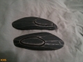 Protectores para las botas como complemento hechos con deslizaderas de calzado de moto y pintados.